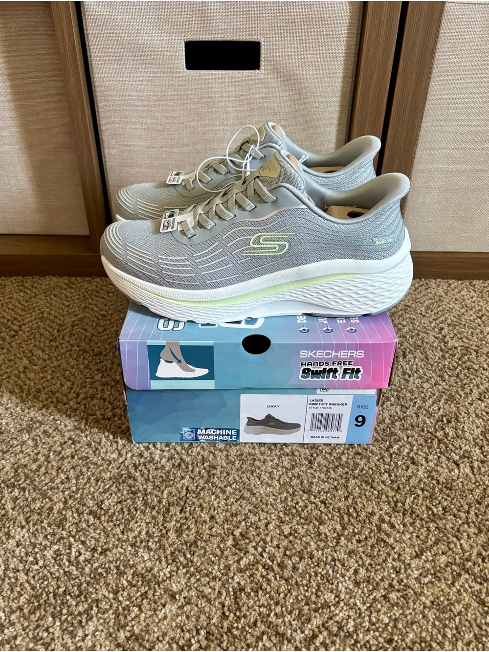Skechers Swift Fit Size 9 Women Gray  Slip-On Sneakers with Lime Accent
